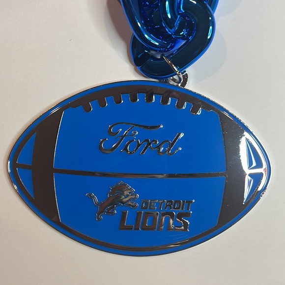 NFL Detroit Lions Blue And Silver Football Rope Necklace NWT